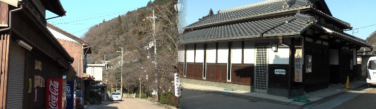 醒ヶ井木彫美術館と町並み。 リンク:醒ヶ井駅周辺図