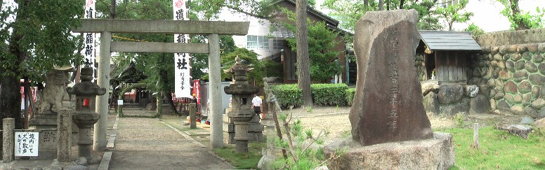 道徳前新田が文政4年(1821)に完成したときに、村内の農民の守護神として創建されたと いわれています。境内には、海上守護のために新田の堤防上に祀られていた観音像を移して 建てられた「青峰山観音堂」があります。（南区役所説明文引用）