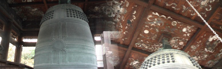 鐘楼の天井、絵柄模様。リンク：方広寺