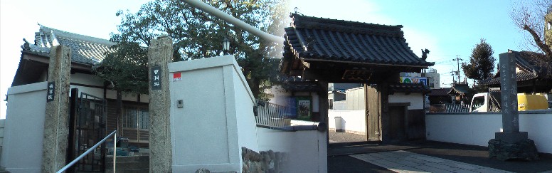 梅萼院（ばいがくいん、左）広大な寺域（現宮中学を含む）の法持寺境内の一部でした。右は福重寺。