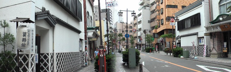 砂子の里資料館と街並み。