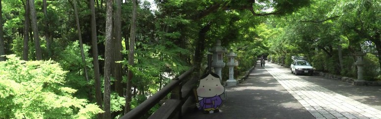 石山寺境内。