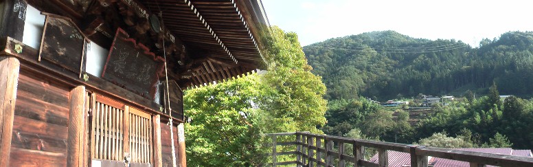 岩出観音・本堂と清水の舞台?からの風景。