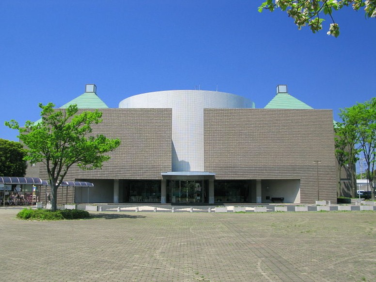 庄和総合支所・児童センター・庄和図書館（旧庄和町役場）。 クリエイティブ・コモンズ 表示-継承ライセンスの下で利用可能です 春日部市 児童センターエンゼル・ドーム 。 春日部市・庄和児童センター「スマイルしょうわ」