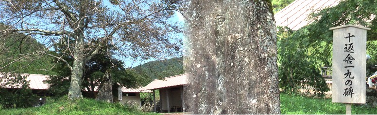 峠の集落の南はずれにあります。