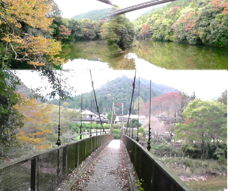 吊り橋の中ほど(下)から上流(上右)、下流(上左)を撮る。
