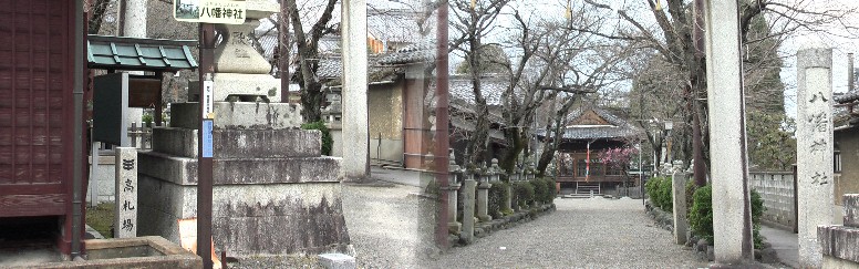 愛知川宿高札場跡。八幡神社前にあります。