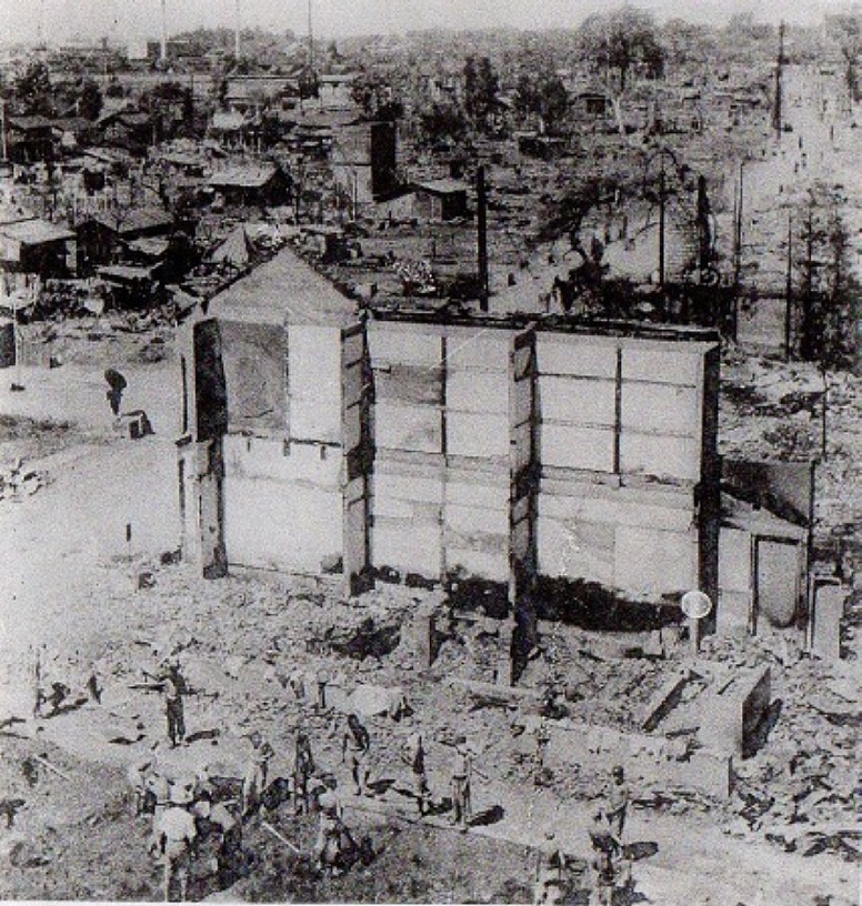 戦災後の熊谷市街。 クリエイティブ・コモンズ 表示-継承ライセンスの下で利用可能です。