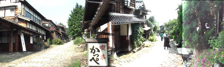 馬籠宿は妻籠宿と違い急な斜面に一軒ごとに石垣を積み平地を造成して建てられて いるので町並みの風景は独特の宿場雰囲気を醸しています。これぞ木曽路の宿場町 といった感があります。