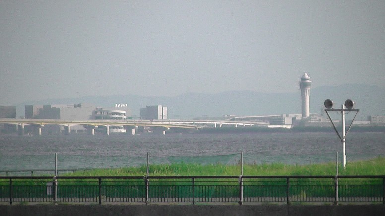 新舞子マリンパークのドッグランコース（左）。 ブルー・サンビーチ海岸風景。 新舞子海岸(左)。 アカウミガメ産卵のモニュメント。 ブルー・サンビーチ海岸から中部国際空港の遠望。 新舞子マリンパークの小さな旅 第１部 第２部 第３部