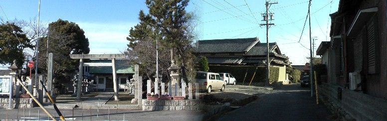 三輪社。武田兵庫右衛門を城主とする榎津城跡がこの神社付近にあったとされますが 年代も1455年頃の城で、右写真のような住宅地で全く不明です。 三輪社