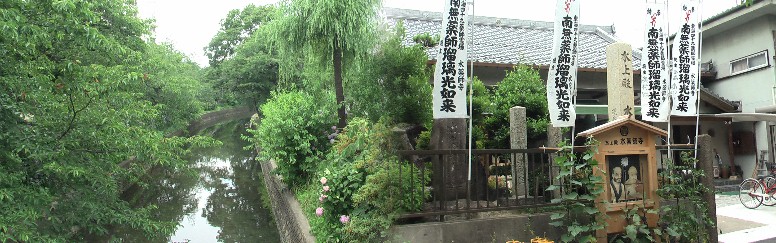 元の四つ辻に戻り、すぐ南の清水川（左）の広江橋にでます。手前を右折する右側にある水薬師寺。