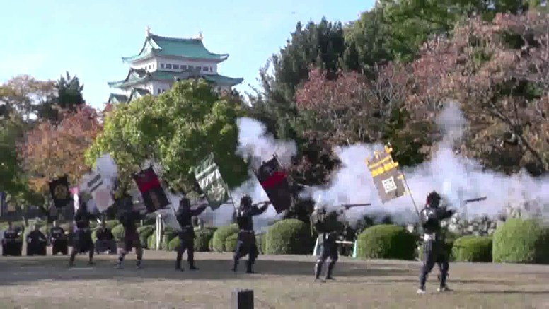 天王山陣所のある山の麓を通る県道の石垣に埋め込まれた火縄銃のレプリカ。 関連：名古屋城・秋まつり火縄銃の実演１。二の丸庭園。 名古屋城・秋まつり 第１部 第２部 第３部 第４部（火縄銃の実演） 第５部 第６部 第７部 第８部