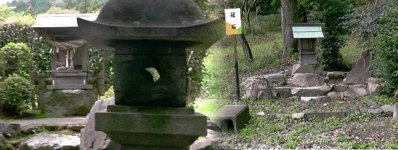 長束正家陣所跡付近の祠2社。