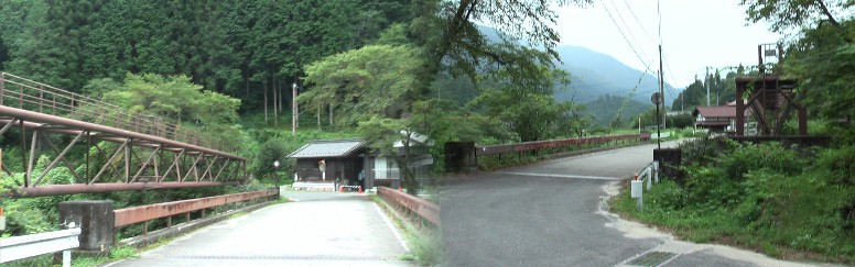 大妻橋から妻籠宿へ（右）。大妻橋から大妻籠集落へ（左）。 大妻橋