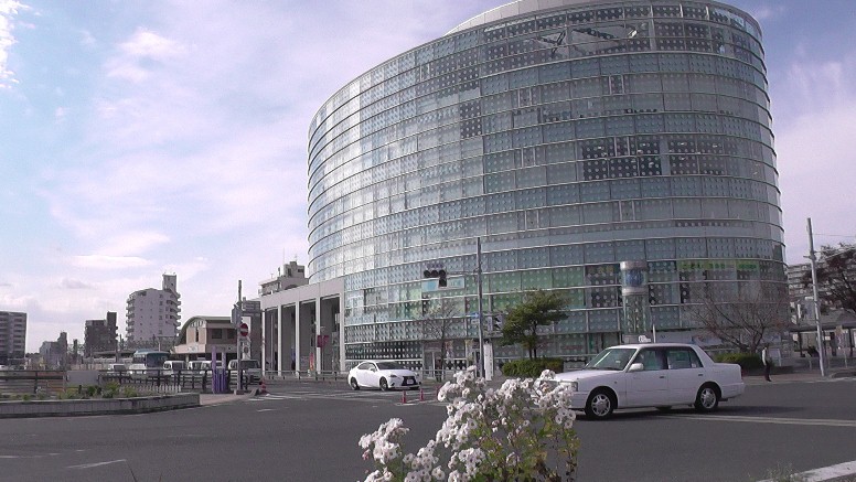 愛知・３８市史跡・社寺めぐりー瀬戸市(その３) 「日本遺産のまち瀬戸市」 「パルテイー瀬戸」（名鉄瀬戸線・尾張瀬戸駅前）。 パルテイー瀬戸（名鉄瀬戸線・尾張瀬戸駅前）。 せともの人形拡大。 新着情報・藤井棋士五冠達成を祝う旅（遅ればせながら