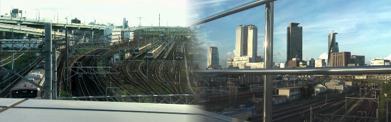 立派な一般歩道橋から見る鉄道線路と名駅前の高層ビル群。鉄道ファンの観光スポットとなるか。 眼下に関西線、あおなみ線、近鉄名古屋線及び車両基地、jr名古屋車両基地、少し離れて新幹線、 東海道本線、中央線、名鉄名古屋本線、そして都市高速が躍動す