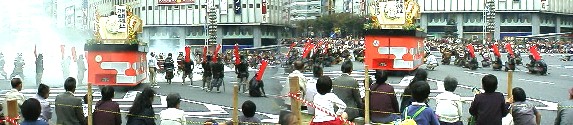 今年は秀忠、家光も加わり葵三代勢ぞろいの家康
