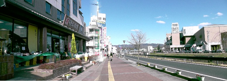 名鉄・尾張瀬戸駅前の風景。