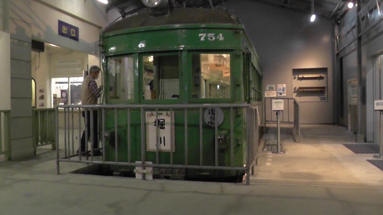 「パルテイー瀬戸」内掲示。 瀬戸蔵ミュージアム 現在の外堀（本町橋）。この外堀を瀬戸電が西区景雲橋のたもと、堀川駅まで運行されていました。 西区景雲橋の東たもと、堀川駅跡2021.11.27日撮影。 西区景雲橋の東たもと、堀川駅跡2021.