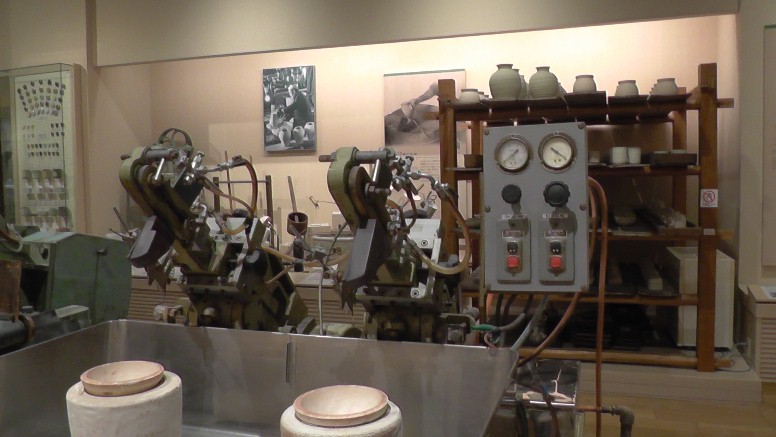 愛知・３８市史跡・社寺めぐりー瀬戸市(その３) 「日本遺産のまち瀬戸市」 「パルテイー瀬戸」（名鉄瀬戸線・尾張瀬戸駅前）。 パルテイー瀬戸（名鉄瀬戸線・尾張瀬戸駅前）。 せともの人形拡大。 新着情報・藤井棋士五冠達成を祝う旅（遅ればせながら