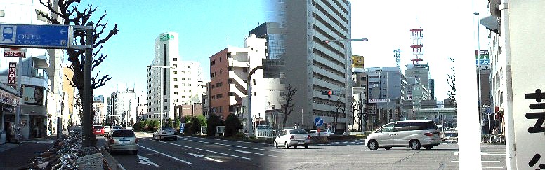 左は駅前から東、千種駅~池下方面。右は駅前から西、栄~伏見方面を撮る(錦通り)。