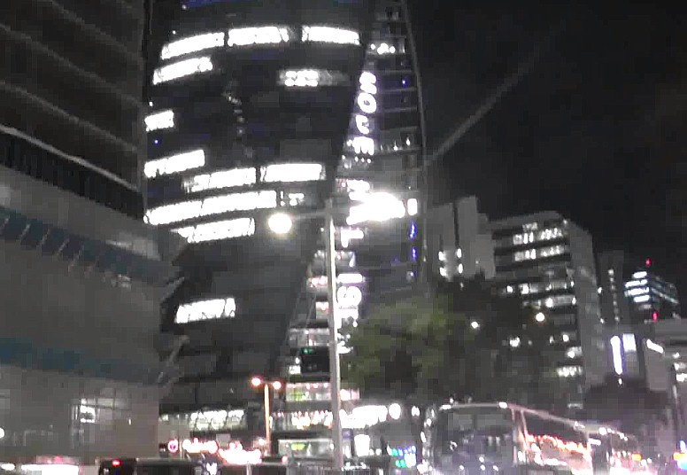 地下鉄名古屋駅周辺案内(その１) 地下鉄名古屋駅 名古屋市交通局リンク： 地下鉄名古屋駅時刻表 市バス時刻表 なごや乗換ナビ 地下鉄所要時間 あおなみ線 jr名古屋駅前・夜景 2019.12.23日撮影。 名古屋ルーセントタワー。 JRゲー