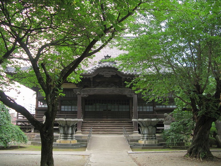 勝願寺 本堂（埼玉県鴻巣市）。クリエイティブ・コモンズに示される表示 - 継承 3.0 Unportedのライセンスの下提供されています。 勝願寺。 鴻巣 桜咲く勝願寺 勝願寺 (鴻巣市本町)