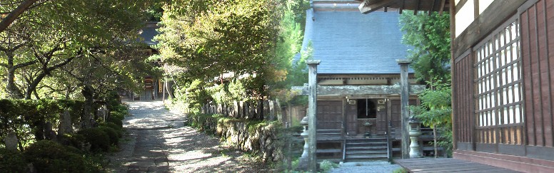 徳音寺参道（左）と仁安３年（1168）、義仲が母小枝御前を葬った寺で、源義仲一族の菩提寺です（右）。 関連：国指定史跡：大津義仲寺