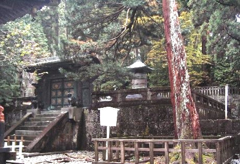 奥社 唐門と銅宝塔（徳川家康墓）。 クリエイティブ・コモンズ 表示-継承ライセンスの下で利用可能です 徳川家康廟 徳川家康のお墓・世界遺産 日光東照宮 家康の墓 写真
