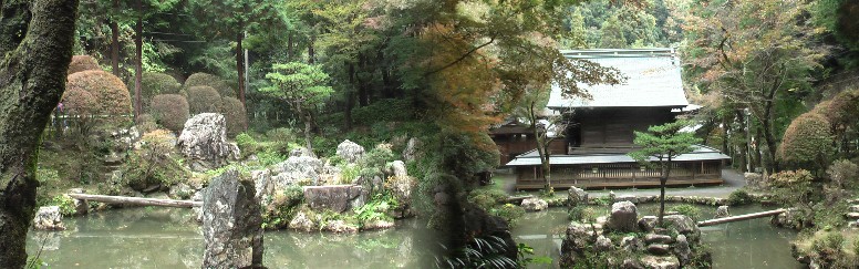 内々（うつつ）神社本殿裏の庭園。 内津神社 内々（うつつ）神社