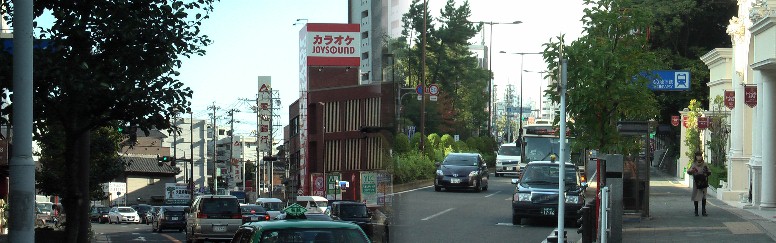 鶴舞線、左は駅前から東南、植田～赤池方面。右は駅前から西北、いりなか～御器所方面を撮る。