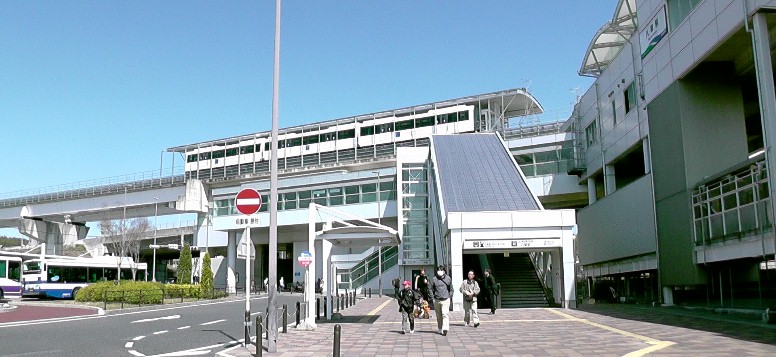 リニモ八草駅&愛環鉄道・八草駅前。